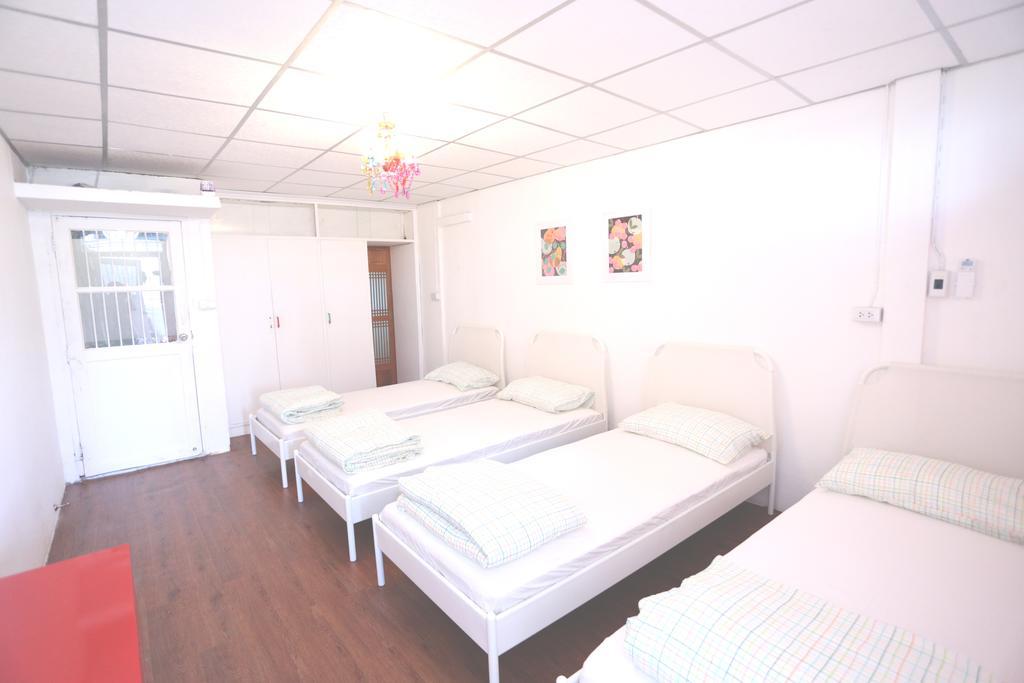 Blue Jasmine Hostel Бангкок Номер фото