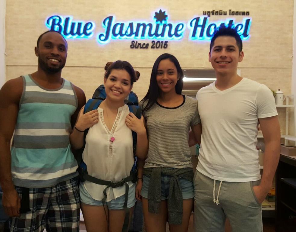 Blue Jasmine Hostel Бангкок Экстерьер фото