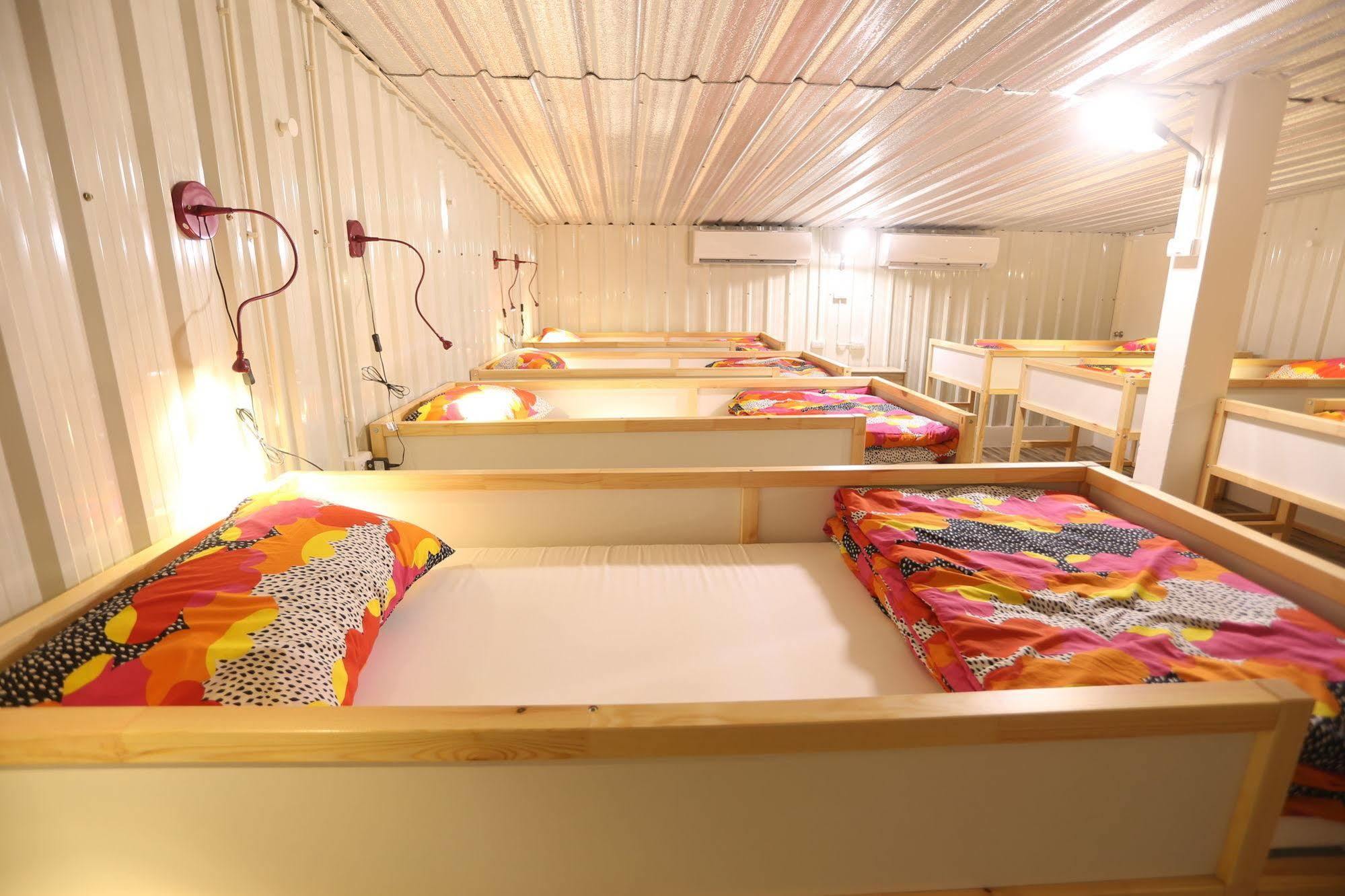 Blue Jasmine Hostel Бангкок Экстерьер фото