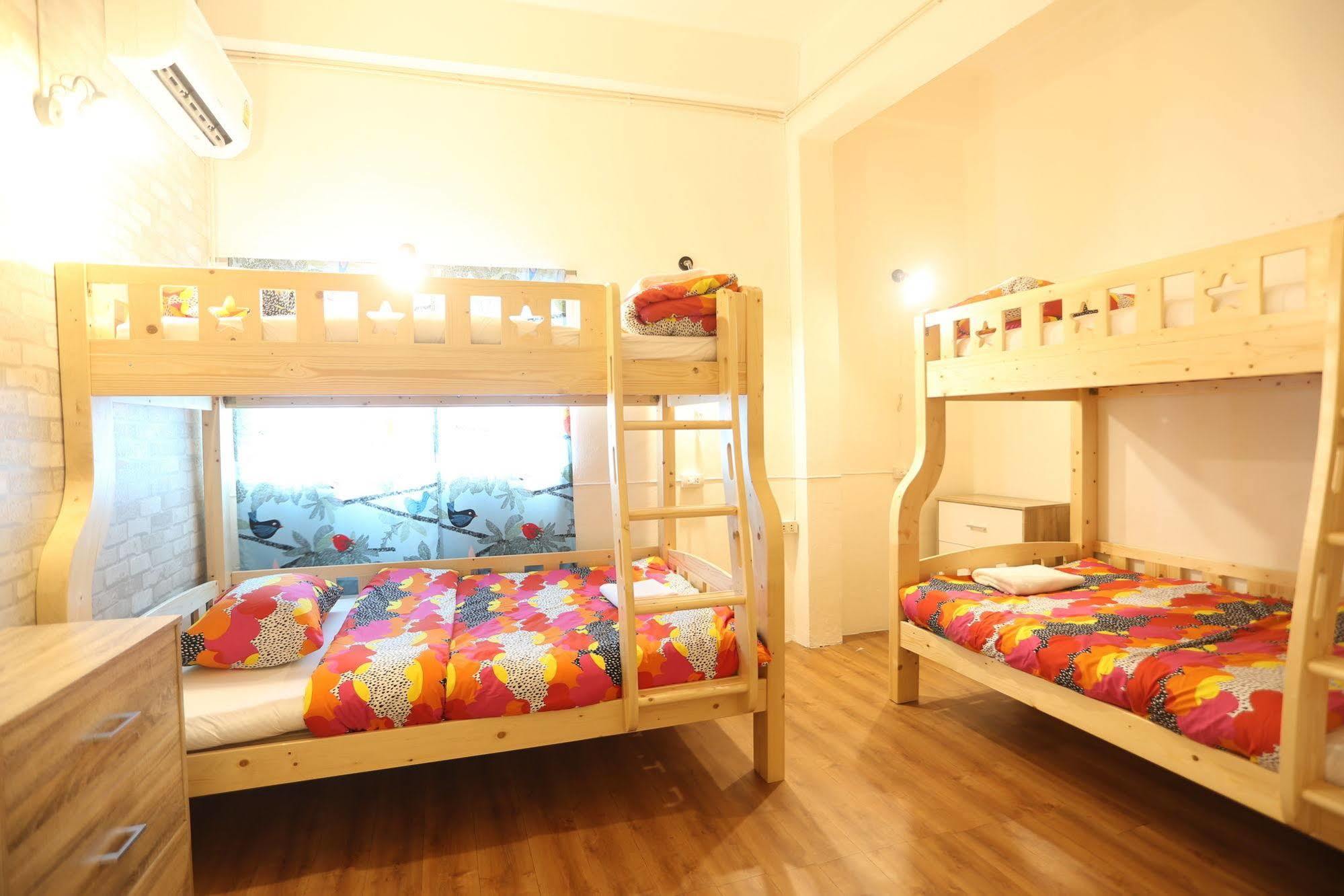Blue Jasmine Hostel Бангкок Экстерьер фото